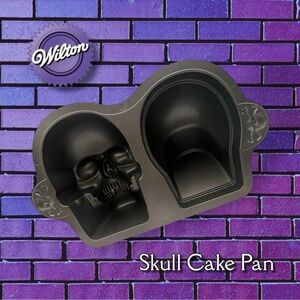 Wilton 3D Skull Non-Stick Cake Pan Pirate Skeleton~ HALLOWEEN New without Box